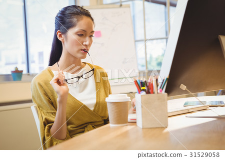 Business woman posing Business woman posing 31529058