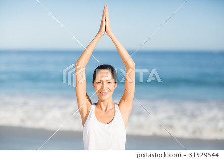 Woman performing yoga 31529544