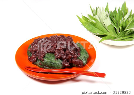 Grass cloth and leaves of mugwort 31529823