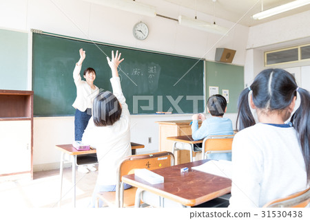 Elementary school, lesson image, hand raising Elementary school, lesson image, hand raising 31530438