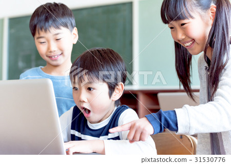 Elementary school, classroom, personal computer learning 31530776
