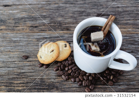 Brown sugar cubes falling into hot coffee mug Brown sugar cubes falling into hot coffee mug 31532154
