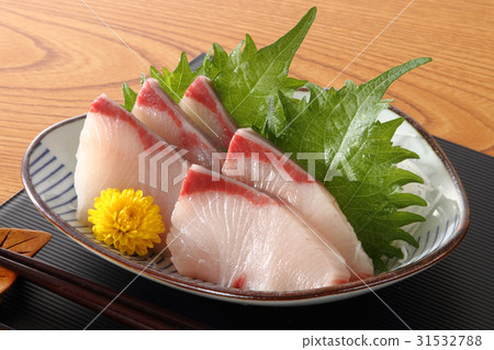 Sliced raw fish 31532788