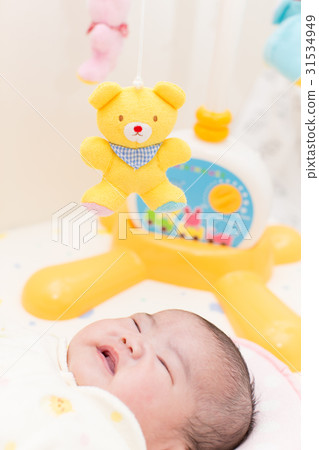 Mary and baby 31534949