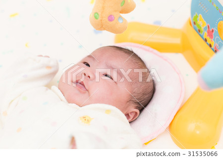 Mary and baby 31535066