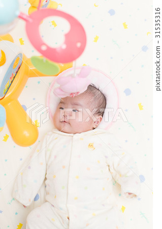 Mary and baby 31535316