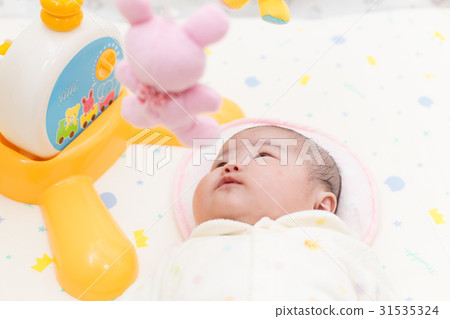 Mary and baby 31535324
