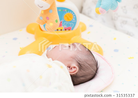 Mary and baby 31535337