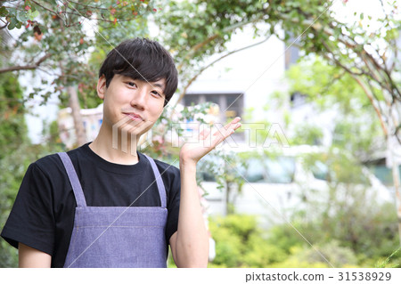 Men who gardening Men who gardening 31538929