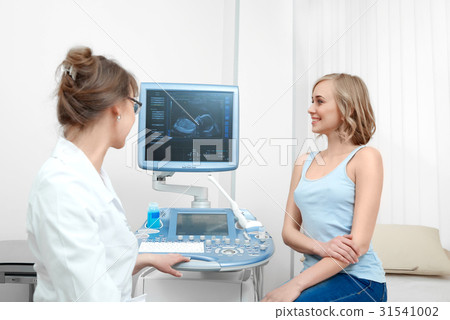 Beautiful young woman visiting doctor 31541002