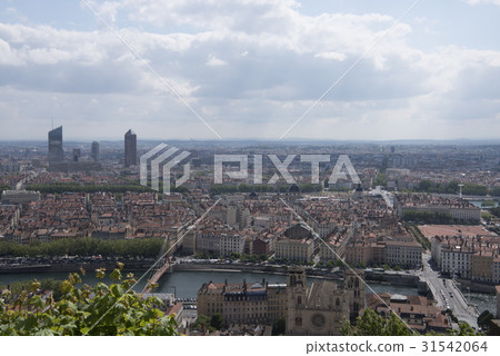 Overlooking the city of Lyon from the hill of Furbieres 31542064