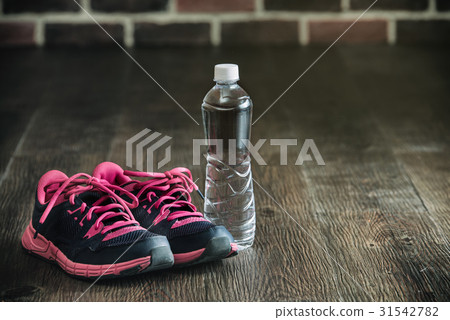 running sports equipment, sneakers bottle water 31542782