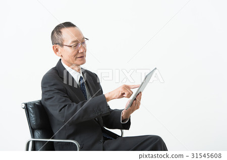 Senior man with tablet terminal Senior man with tablet terminal 31545608