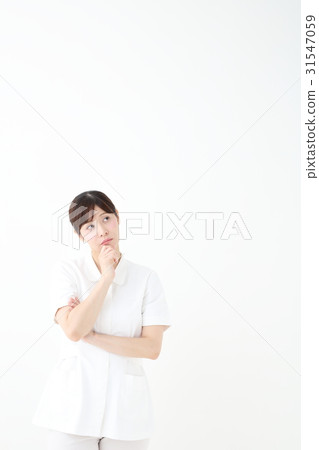 Worried nurse 31547059