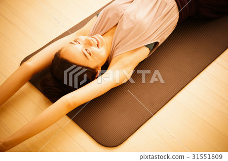 瑜伽熱瑜伽普拉提健身運動女性瑜伽工作室 31551809