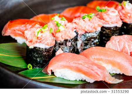 Tuna sushi Tuna sushi 31553290