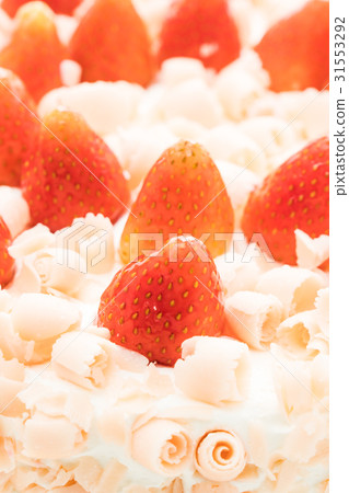 Vanilla cake dessert with strawberry on top Vanilla cake dessert with strawberry on top 31553292