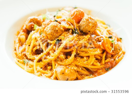 Spaghetti meatballs 31553596