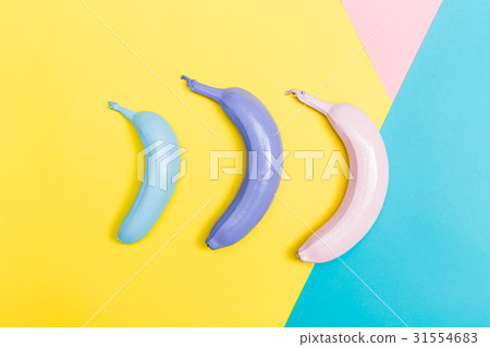 Painted bananas on a vibrant background Painted bananas on a vibrant background 31554683