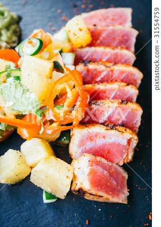 Grilled raw tuna salad with vegetable Grilled raw tuna salad with vegetable 31554759