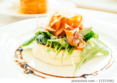 Pancake with rocket salad 31555062