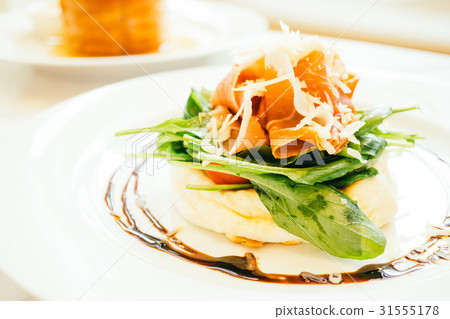 Pancake with rocket salad 31555178