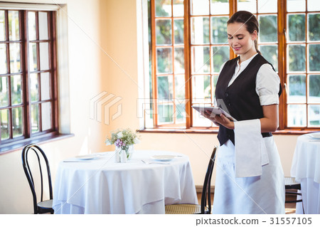 Waitress using a tablet 31557105
