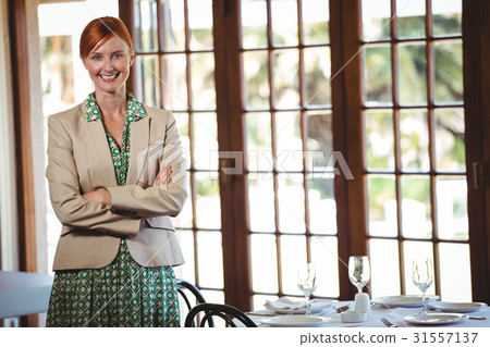 Woman standing with arms crossed 31557137