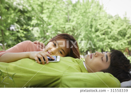 Couple, Ilsan Lake Park, Ilsan, Goyang-si, Gyeonggi-do Couple, Ilsan Lake Park, Ilsan, Goyang-si, Gyeonggi-do 31558339