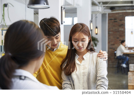 Barista, couple, cafe Barista, couple, cafe 31558404