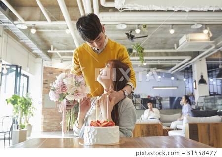 夫婦,花束,蛋糕,咖啡館 夫婦,花束,蛋糕,咖啡館 31558477