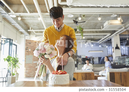 Couple, bouquet, cake, cafe 31558504