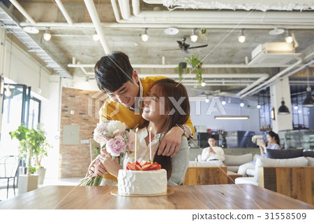 Couple, bouquet, cake, cafe 31558509