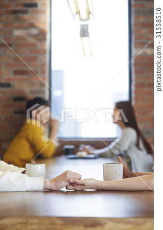 Hands, couple, cafe 31558510