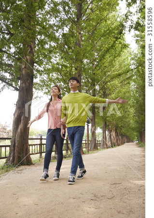 Couple, Ilsan Lake Park, Ilsan, Goyang-si, Gyeonggi-do 31558596
