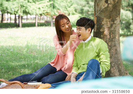 Couple, Ilsan Lake Park, Ilsan, Goyang-si, Gyeonggi-do Couple, Ilsan Lake Park, Ilsan, Goyang-si, Gyeonggi-do 31558650