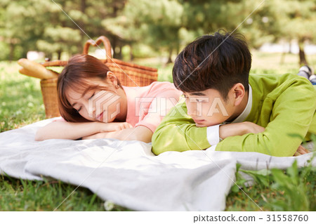 Couple, Ilsan Lake Park, Ilsan, Goyang-si, Gyeonggi-do Couple, Ilsan Lake Park, Ilsan, Goyang-si, Gyeonggi-do 31558760