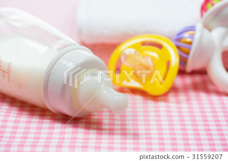 baby bottle  31559207