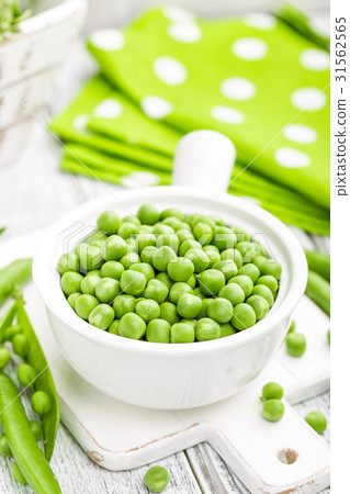 Fresh green peas Fresh green peas 31562565