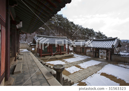 Gyeongbuk安東市Dosan Seowon 31563323