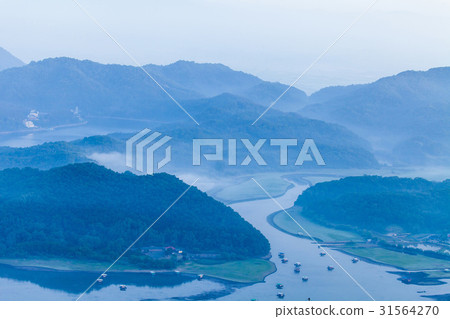 Fishing spot, Chungpyeong Reservoir, Jincheon-gun, Chungbuk 31564270