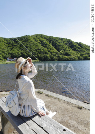 A young woman looking at Lake Haruna A young woman looking at Lake Haruna 31564658