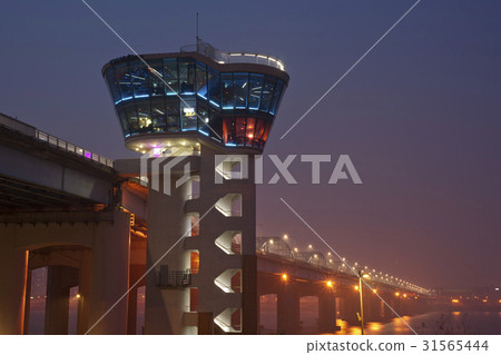Cloud cafe, donggyo bridge, dongjang, Han river, Seoul 31565444