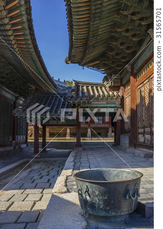 Chengro, Sungmun-dong, Munjeongjeon, Myongjeonjeon (National treasure No.226), Changgyeonggung (Historic site No.123), Jongno-gu, Seoul 31565701