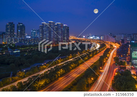 Full Moon, GS Zai, Lotte Castle Empire, Sedang Ecological Park, Segang, Olympic Expressway, Yeouido, Yeongdeungpo-gu, Seoul Full Moon, GS Zai, Lotte Castle Empire, Sedang Ecological Park, Segang, Olympic Expressway, Yeouido, Yeongdeungpo-gu, Seoul 31566350