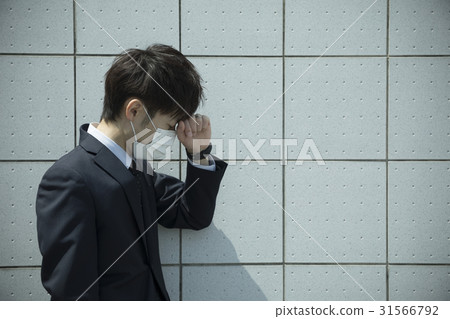 Businessman with poor physical condition 31566792