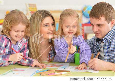 family drawing pictures together family drawing pictures together 31566879