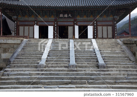 Hwaeomsa Daeungjeon (Treasure 299), Hwaeomsa (Historic Site 505), Gurye-gun, Jeonnam Hwaeomsa Daeungjeon (Treasure 299), Hwaeomsa (Historic Site 505), Gurye-gun, Jeonnam 31567960