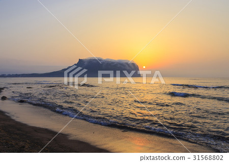 Seongsan Ilchulbong, Kwachigi Coast, Seongsan-eup, Seogwipo-si, Jeju-do Seongsan Ilchulbong, Kwachigi Coast, Seongsan-eup, Seogwipo-si, Jeju-do 31568802