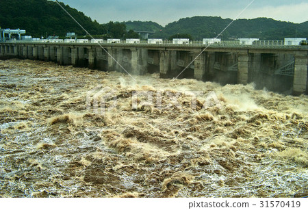 京畿道南楊州市Paldang水壩 31570419